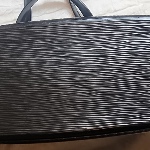 LOUIS VUITTON Epi Lussac Black Large Shoulder Bag - Picture 3 of 10